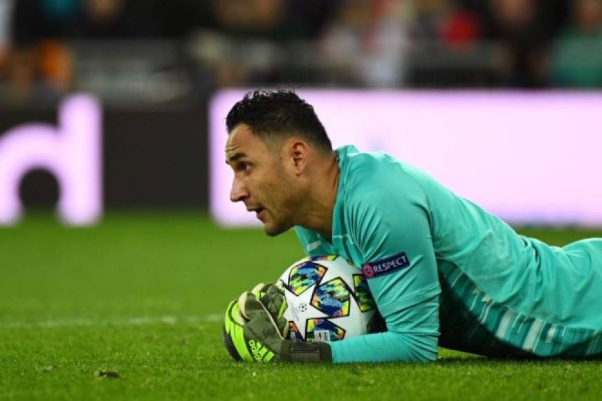 El meta tico Keylor Navas fue la gran figura del PSG al evitar más goles a favor del Real Madrid. El centroamericano vivió un partido especial en lo que fue por algunos años su casa.