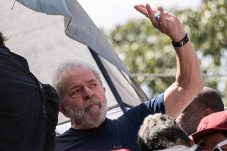 Este fue un día muy agitado para el expresidente brasileño Luiz Inácio Lula da Silva, quien este día se entregó a las autoridades brasileñas para comenzar a cumplir su condena de 12 años de prisión.