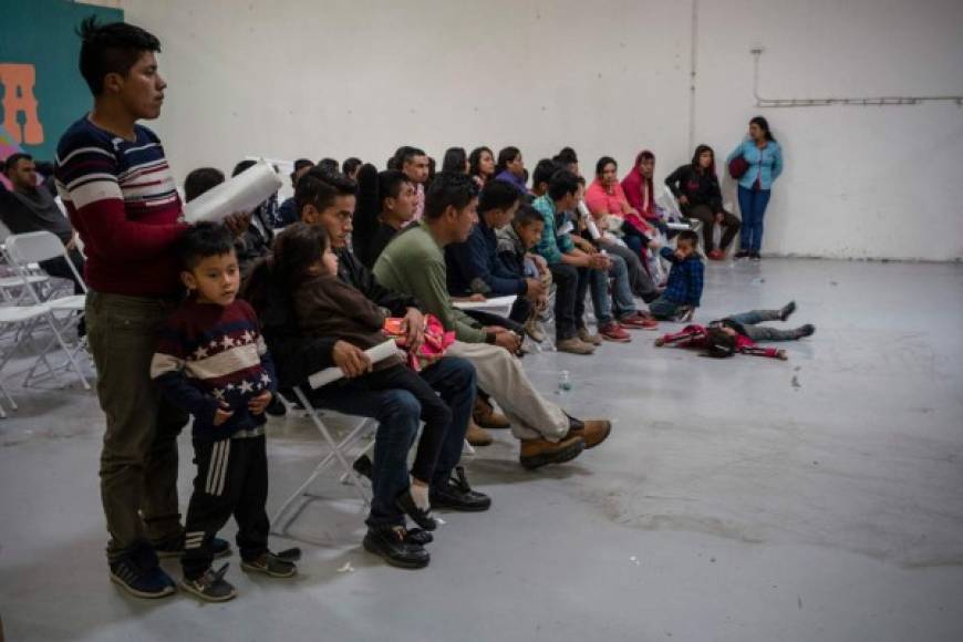 Migrant children from different Latin American wait to make travel arrangements at the Casa del Refugiado, or The House of Refugee, a new centre opened by the Annunciation House to help the large flow of migrants being released by the United States Border Patrol and Immigration and Customs Enforcement in El Paso, Texas on April 24, 2019. - The 125,000 foot space will accomodate about 500 migrants, with plans to expand for up to 1,500. While this is larger then other centres in the El Paso area, Father Ruben Garcia the director of Annunciation house says that they will still rely on churches around the community for help housing migrants. According to the CBP, border patrol agents apprehended 92,607 people along the southwest border in March, up from 66,884 in February. US President Donald Trump, who has made immigration the core of his message to his conservative base, said on Twitter that 'a very big Caravan of over 20,000 people' is making its way through Mexico toward the United States. (Photo by Paul Ratje / AFP)