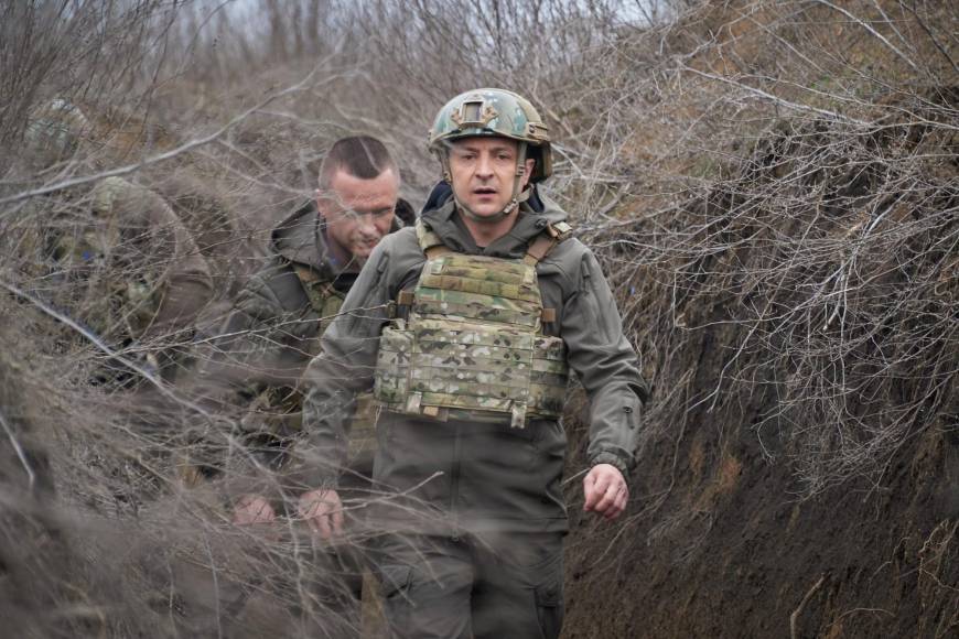 El mandatario cuenta con el respaldo de las Fuerzas Armadas ucranianas, a quienes ha exigido defender con todo su poder la capital del país para evitar que Rusia se haga con el control del Gobierno.