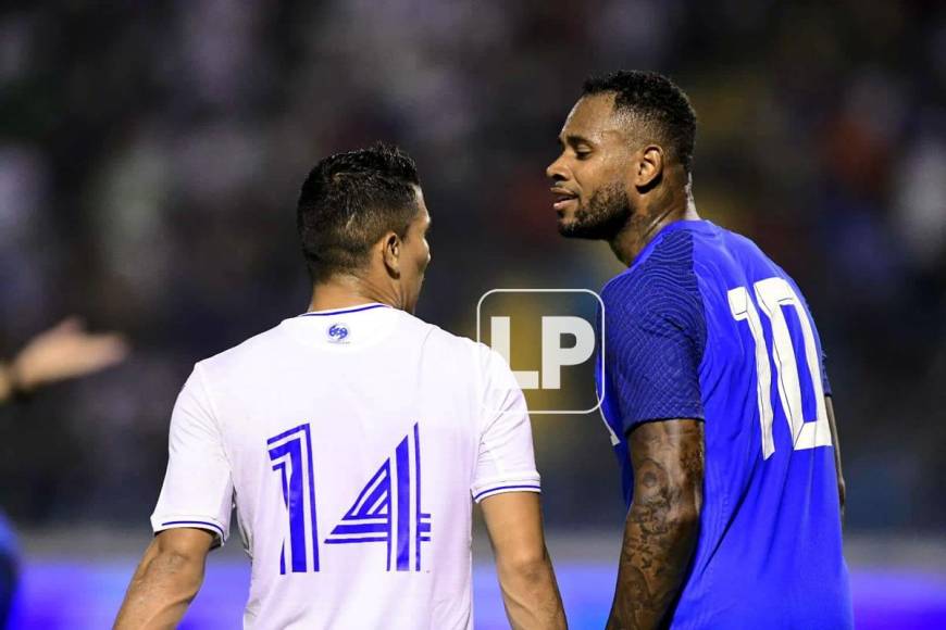 Kevin López se enganchó en una pelea con el goleador de Curazao, Leandro Bacuna.