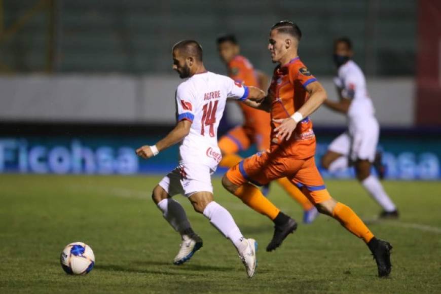 El extremo argentino Ezequiel Aguirre debutó con el Olimpia frente a la UPN.