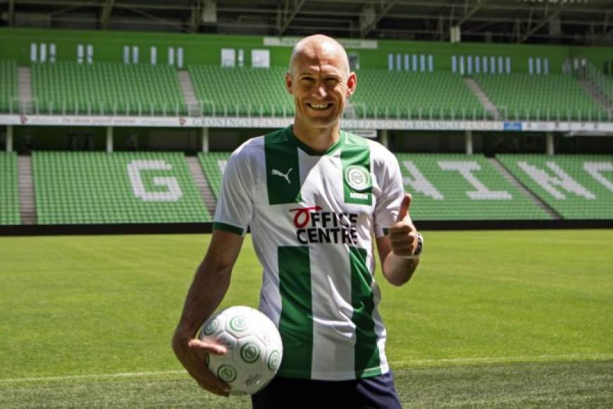 Arjen Robben, que en julio de 2019 anunció su retirada, anunció su vuelta al fútbol y lo hará en las filas del Groningen, equipo de la Eredivisie donde se formó de niño y empezó su carrera profesional. El extremo zurdo holandés ha sido ya presentado como nuevo jugador del club de sus inicios.