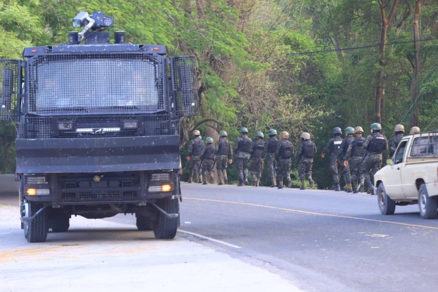 Despliegue de las fuerzas de seguridad para intervenir el centro penitenciario “El Pozo”, en Ilama, Santa Bárbara. 