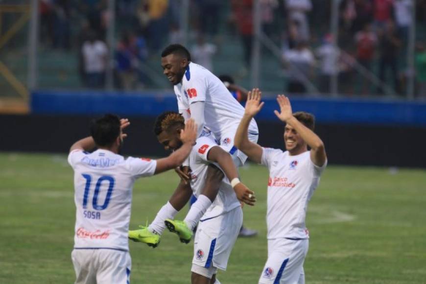 La celebración del segundo gol de Jorge Benguché y el cuarto del Olimpia.