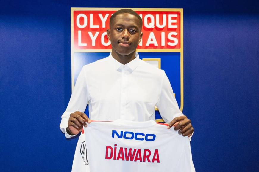 Mahamadou Diawara - El Olympique de Lyon ficha a una ‘joya’ del PSG. Anunció la llegada del joven centrocampista del Paris Saint-Germain. Ha fichado por las próximas cuatro temporadas. Al final de su contrato con el Paris Saint Germain, el joven de 18 años firmó con el OL hasta el 30 de junio de 2027.