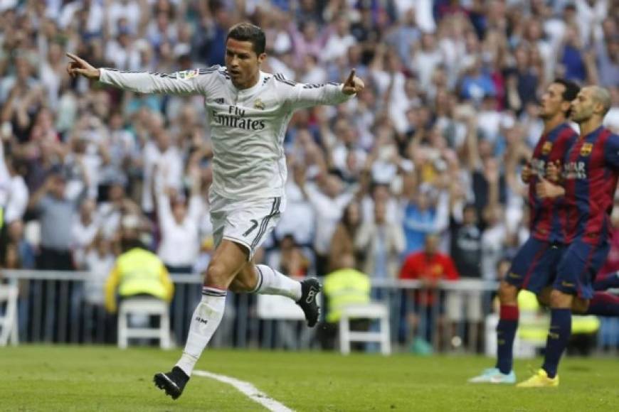 El delantero portugués del Real Madrid, Cristiano Ronaldo, celebra el gol marcado de penalti ante el FC Barcelona.