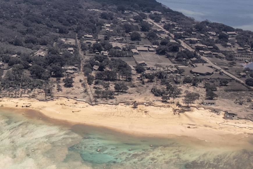 Una ola de 15 metros causó el tsunami que provocó un “desastre sin precedentes” en Tonga