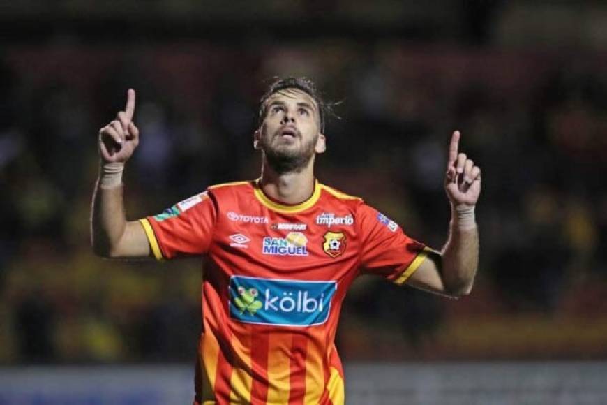 Yendrick Ruiz: El delantero hermano del talentoso mediocampista Bryan Ruiz, podría llegar a la Liga de Honduras ya que Real España estaría interesado en sus servicios por petición de Hernán Medford.