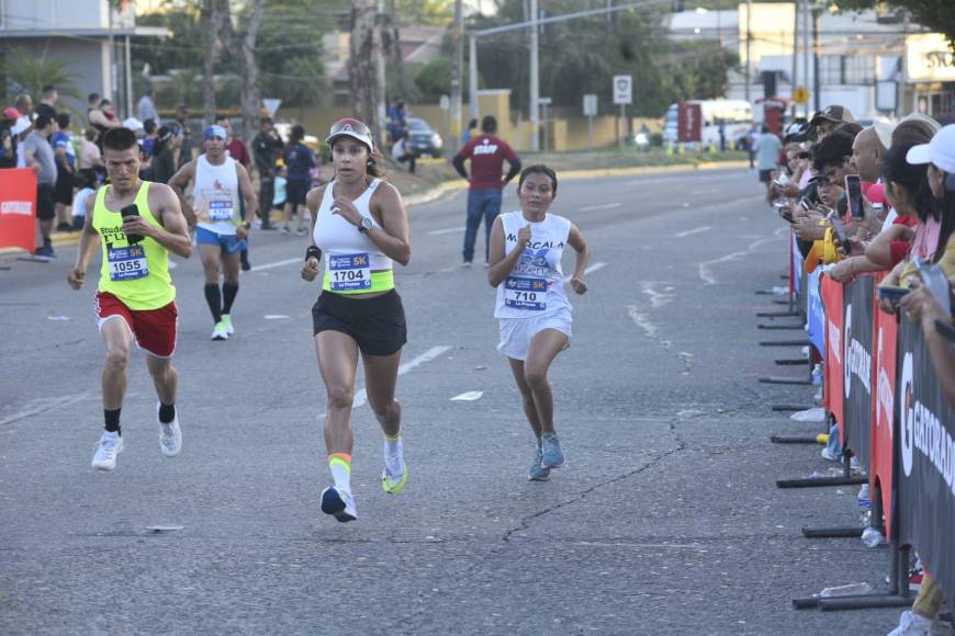 Los competidores de los 5 kilómetros fueron los primeros en cruzar la meta.