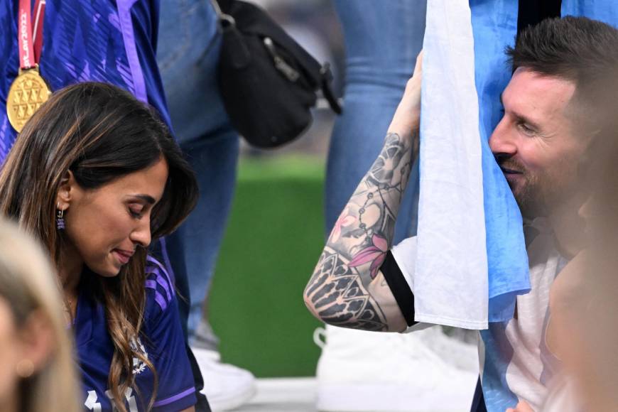 Emotivas imágenes entre Lionel Messi y su esposa se han llevado el cariño de los fanáticos.