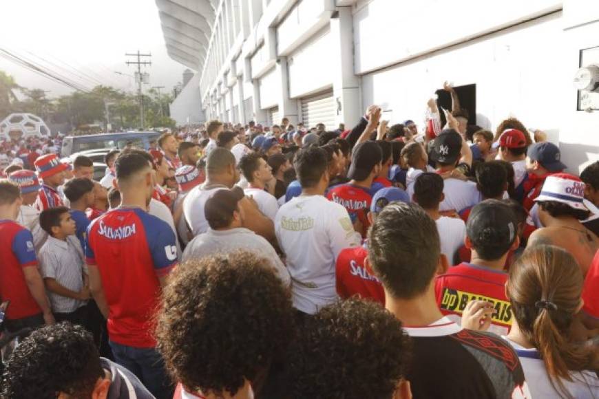 El estadio Morazán fue insuficiente para el olimpismo.