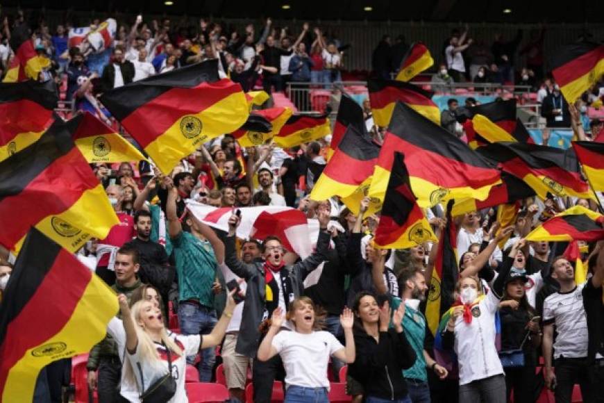 Los alemanes también se hicieron presente a Wembley y al final salieron decepcionados por la eliminación.