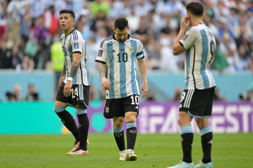 La tristeza de los jugadores argentinos por la derrota ante Arabia Saudita.