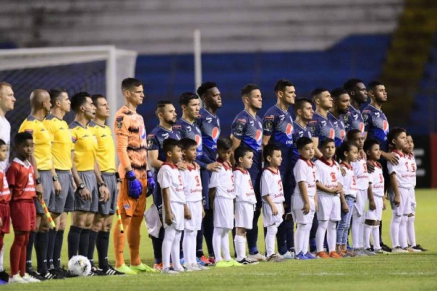 El partido se disputó en el Olímpico Metropolitano debido al mal estado del estadio Nacional, donde los azules juegan sus partidos de local.