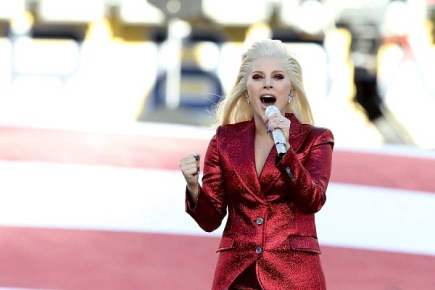 Lady Gaga en su presentación en el Super Bowl.