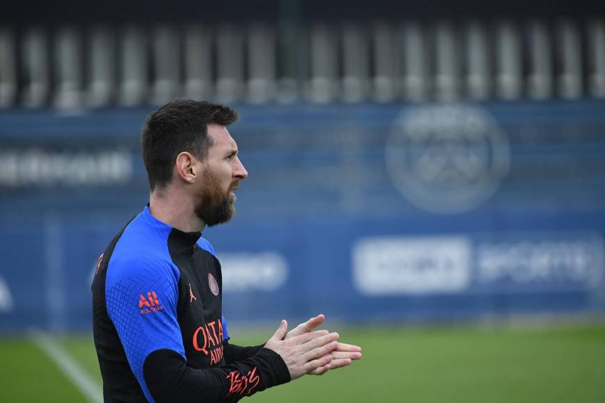 Tras la final del Mundial de Qatar entre Argentina y Francia, Messi regresó de sus vacaciones a los entrenamientos del PSG que incluyen la ausencia de Mbappé, pero lo que más llamó la atención fue el gesto de su representante.