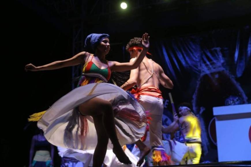 El Festival Folklórico Internacional ofrece espectáculos impregnados de la cultura de los países que representan como Brasil Argentina, Alemania, Colombia y Honduras, entre otros.