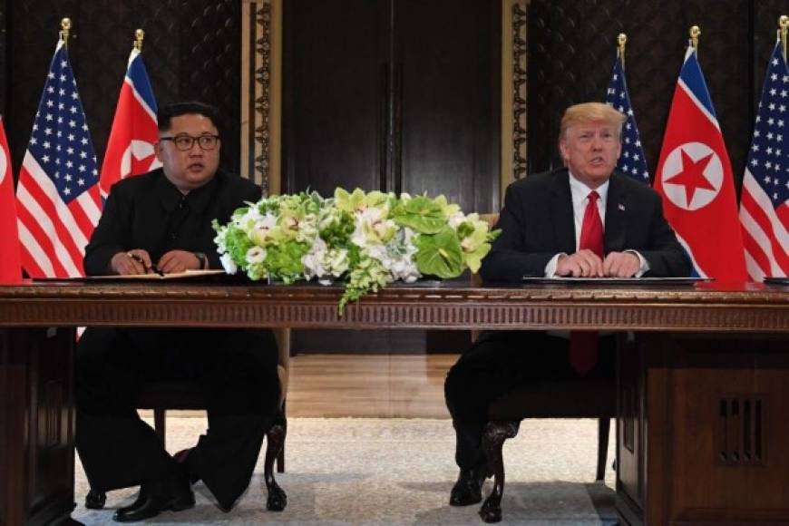 5. Los históricos acuerdos: Tras la reunión, Kim Jong-un se comprometió a la completa desnuclearización de la península coreana mientras que Trump afirmó que cesarán las maniobras militares en Corea del Sur.