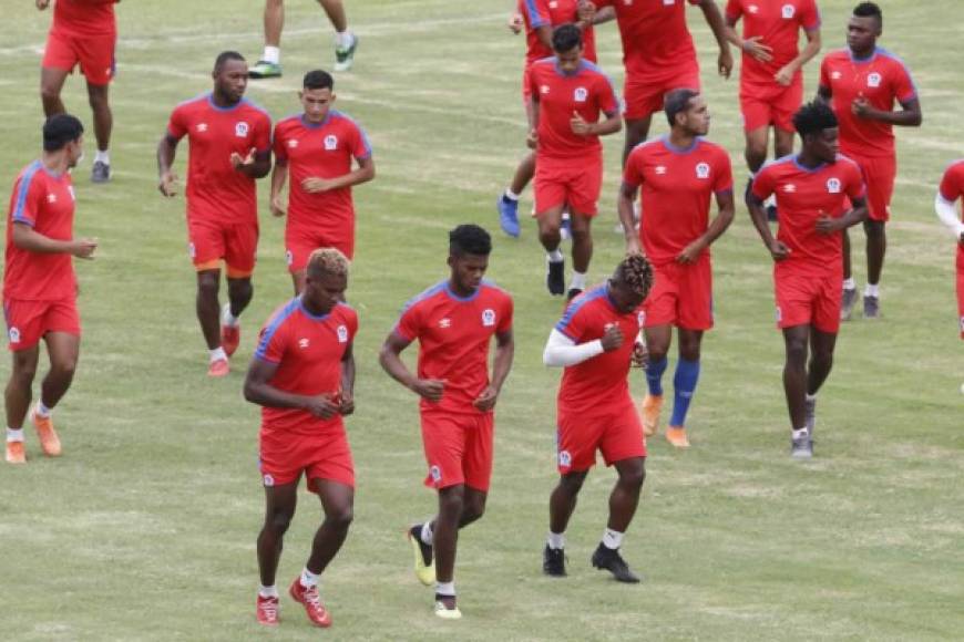 Los jugadores del Olimpia realizaron trabajos regenerativos con vistas al clásico del domingo contra el Motagua.