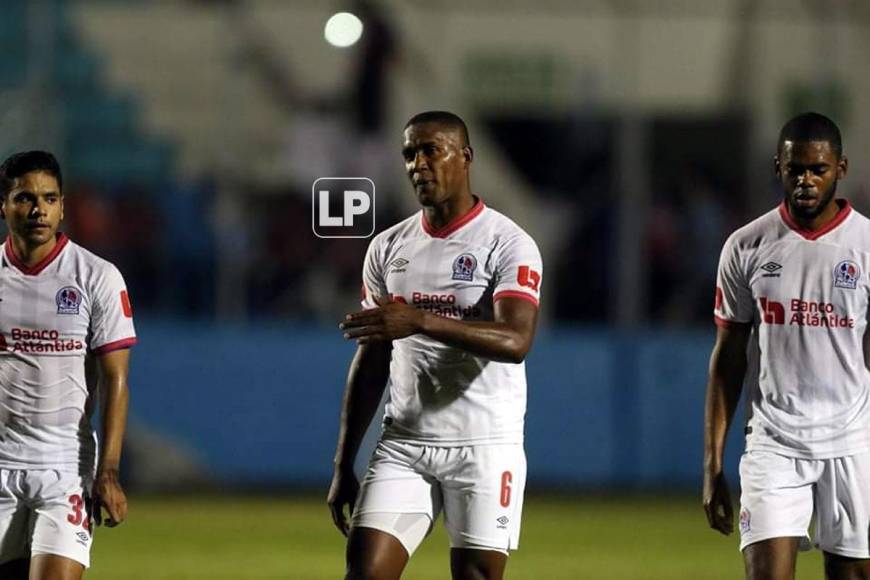 La frustración de los jugadores del Olimpia al no poder ganarle al Platense en el estadio Nacional Chelato Uclés.