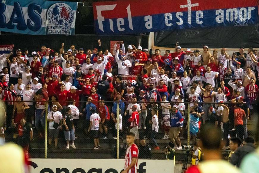 La Ultra Fiel se hizo presente en el estadio Cacique Diriangén de Nicaragua y celebró el triunfo en la Liga Concacaf.