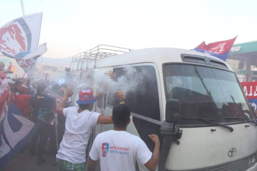 Fotos: Aficionados del Olimpia invadieron las calles de Tegucigalpa