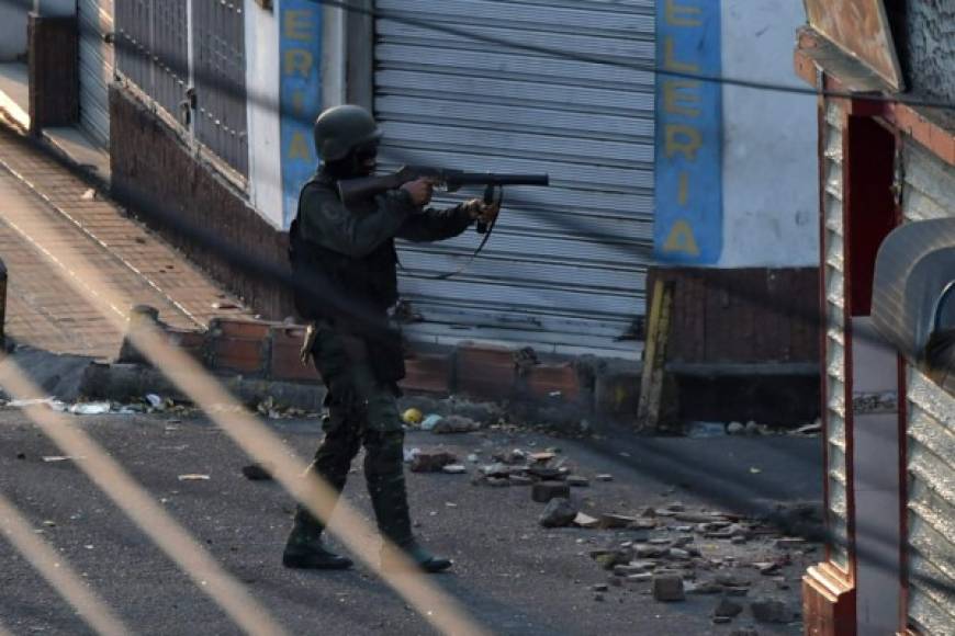 Los militares también mantienen la represión en las ciudades venezolanas fronterizas con Colombia.