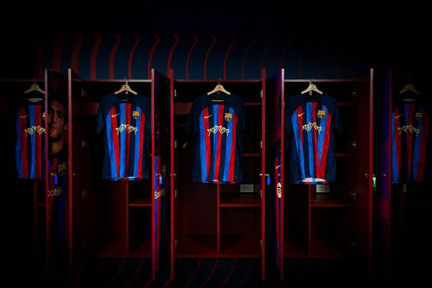 Barcelona y Spotify han creado dos colecciones de camisetas de edición limitada para conmemorar el evento.