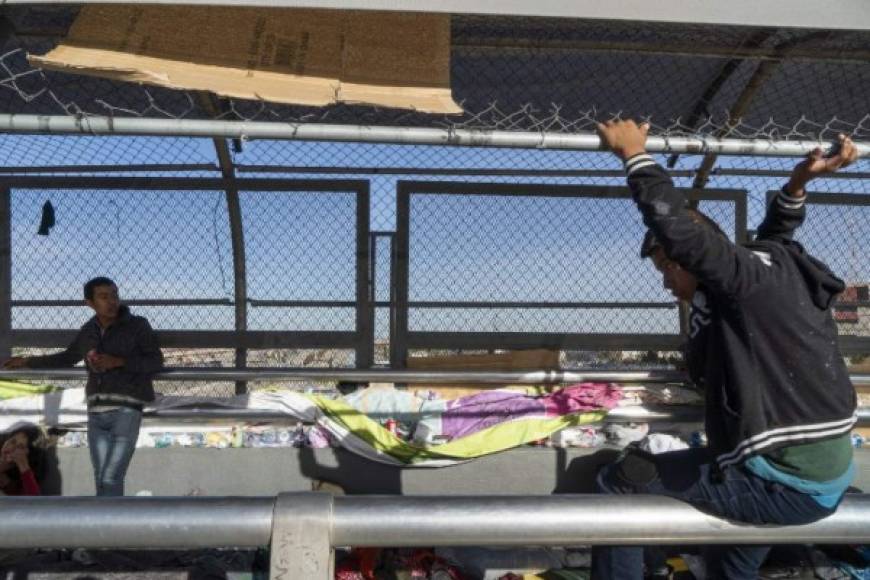 A raíz de la orden de Trump, las familias migrantes tendrán que presentarse a las afueras de la garita de entrada, a la vista de estadounidenses y residentes legales que cruzan la garita a diario.