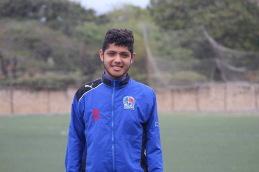 David Fonseca: El Olimpia se refuerza con jugadores jóvenes para encarar el Torneo Clausura. El chico de 17 años de edad juega como volante y espera consolidarse en el equipo.
