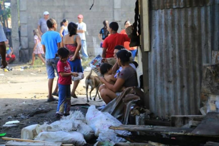 Fueron 80 casas las destruidas en el incendio registrado en el bordo de la colonia La Primavera en San Pedro Sula el pasado miércoles 24 de diciembre.