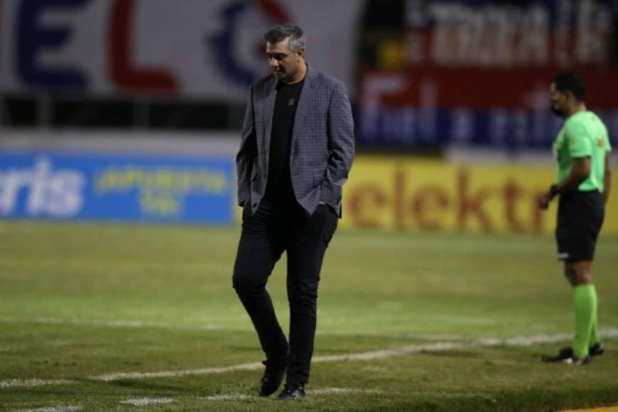 Diego Vázquez: El entrenador argentino finaliza su contrato con Motagua al final de la presente temporada. Por ahora no han llegado a un acuerdo para renovar.