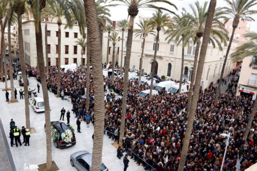Miles de personas asistieron al funeral del pequeño Gabriel, cuyo asesinato conmocionó a toda España.