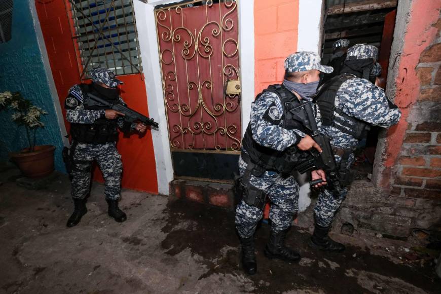 La Policía de El Salvador tiene la potestad de ingresar sin orden de allanamiento a cualquier vivienda, pues esa garantía constitucional ha estado suspendida por un año.