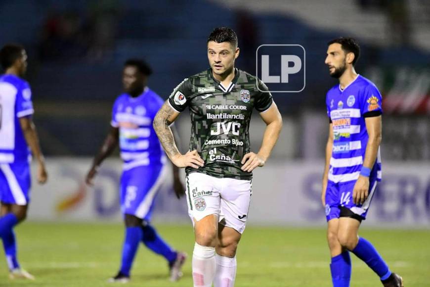 El argentino Braian Molina, triste por el empate que sumó el Marathón ante Victoria.