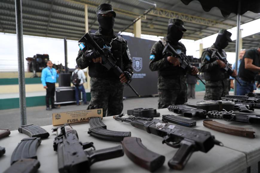 Fusiles hallados en las distintas cárceles de Honduras. 