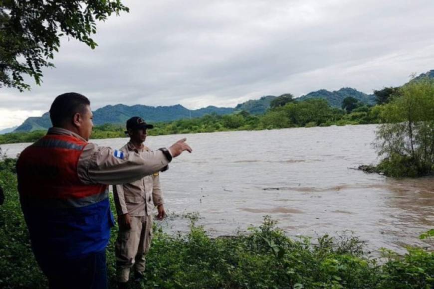 Los ríos Goascorán, Ulúa y Choluteca han aumentado su caudal y amenazan a varias comunidades. Copeco mantiene alertas en el país.