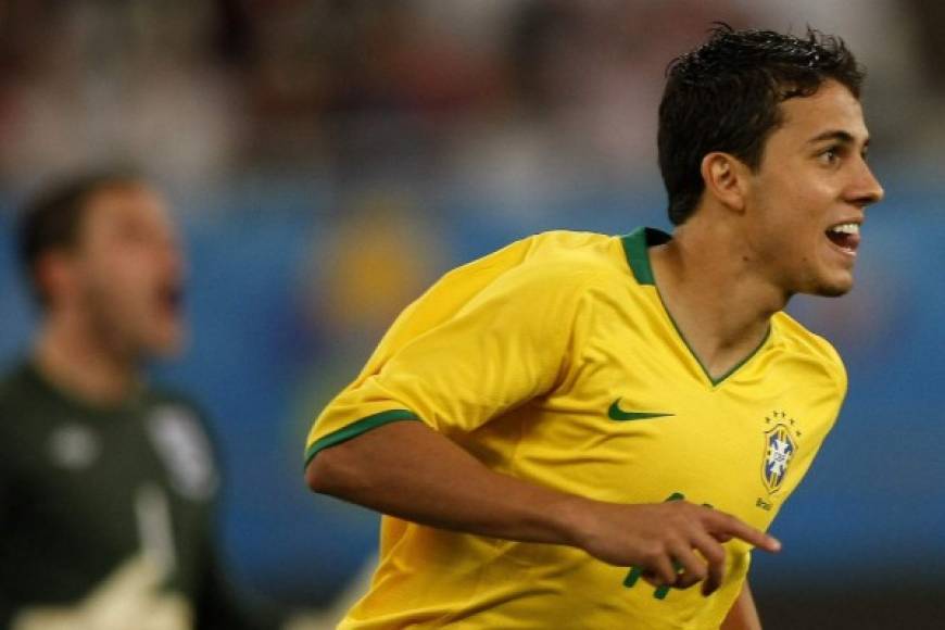 Nilmar: El brasileño, 25 veces internacional y autor de 9 goles con la verdeamarelha, se encuentra sin equipo después de rescindir su contrato con el Santos en diciembre para tratarse de una depresión que le habían diagnosticado tres meses atrás.