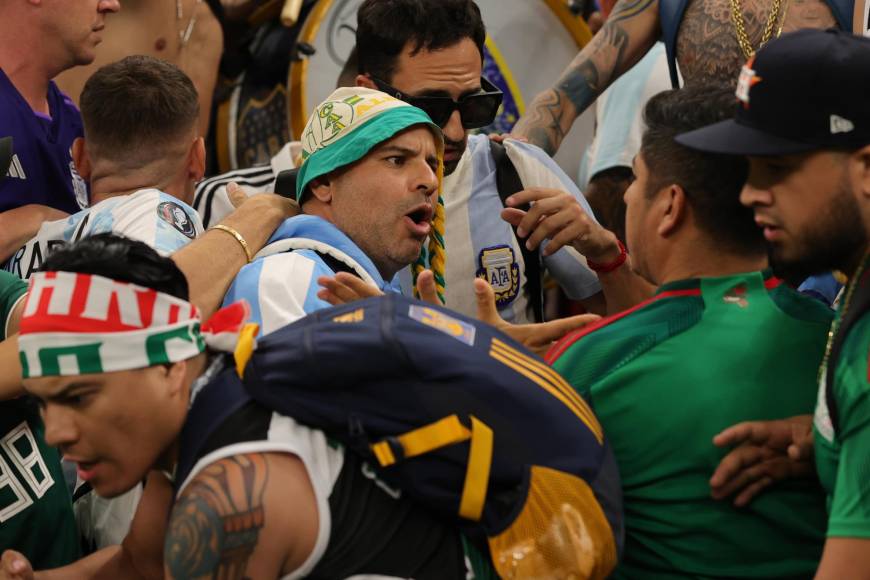 Aficionados de Argentina y México protagonizaron escenas de violencia en la previa del juego de este sábado en el Mundial de Qatar. 