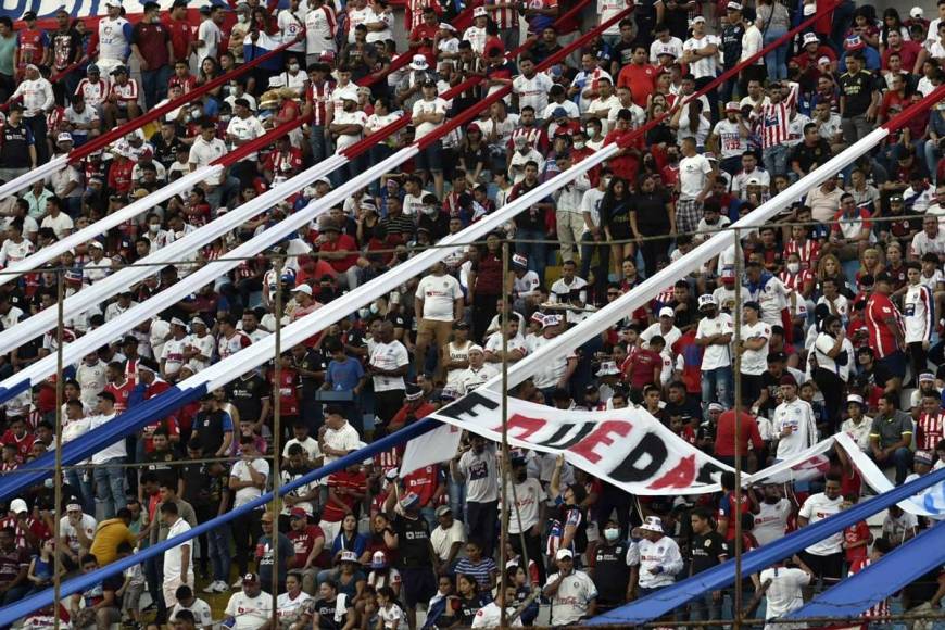 Una gran fiesta armaron los aficionados del Olimpia en el estadio Morazán.