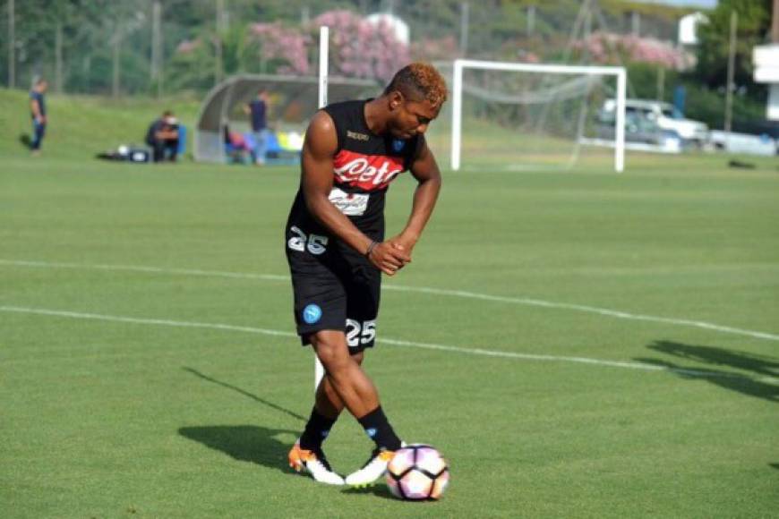 Jonathan De Guzman se marcha cedido al Chievo Verona una temporada procedente del Napoles.