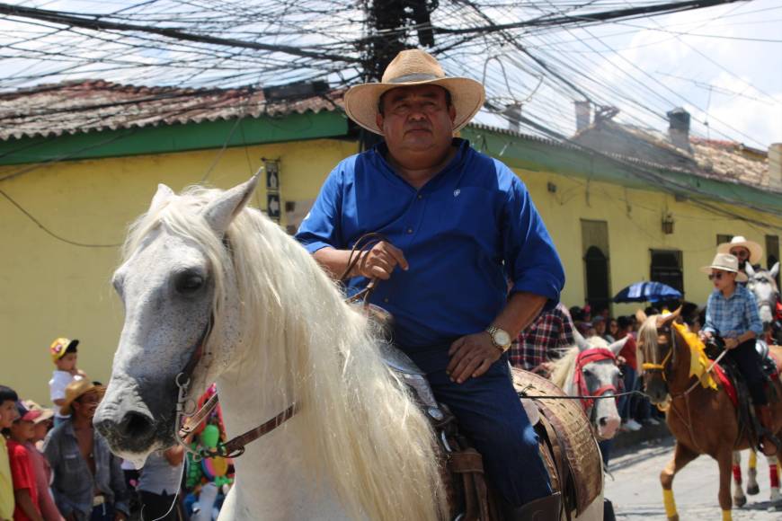 El empresario de La Entrada, Gledyn Guerra, participó en el desfile hípico de las Asociación de Ganaderos y Agricultores de Copán (AGAC)