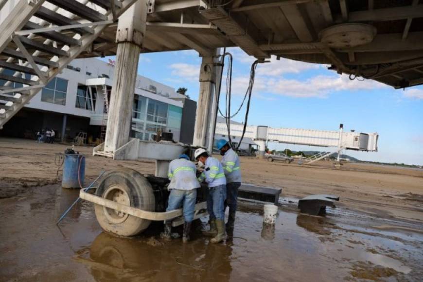 Fotos del avance de la limpieza del aeropuerto de San Pedro Sula