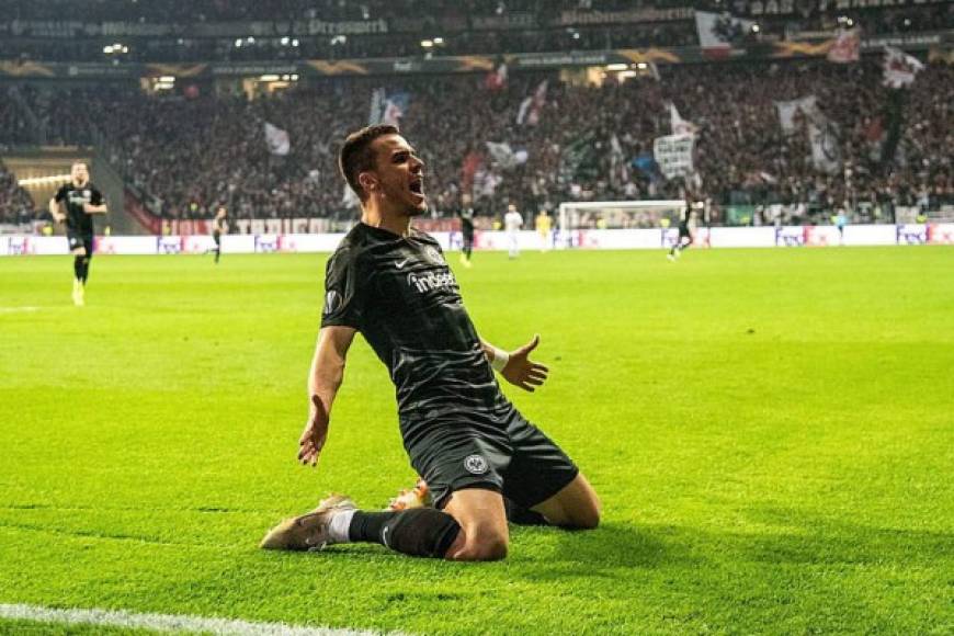 El Eintracht Frankfurt ejerce la opción de compra sobre el extremo serbio Filip Kostic por 6.500.000 €. Firma hasta junio de 2023.<br/>