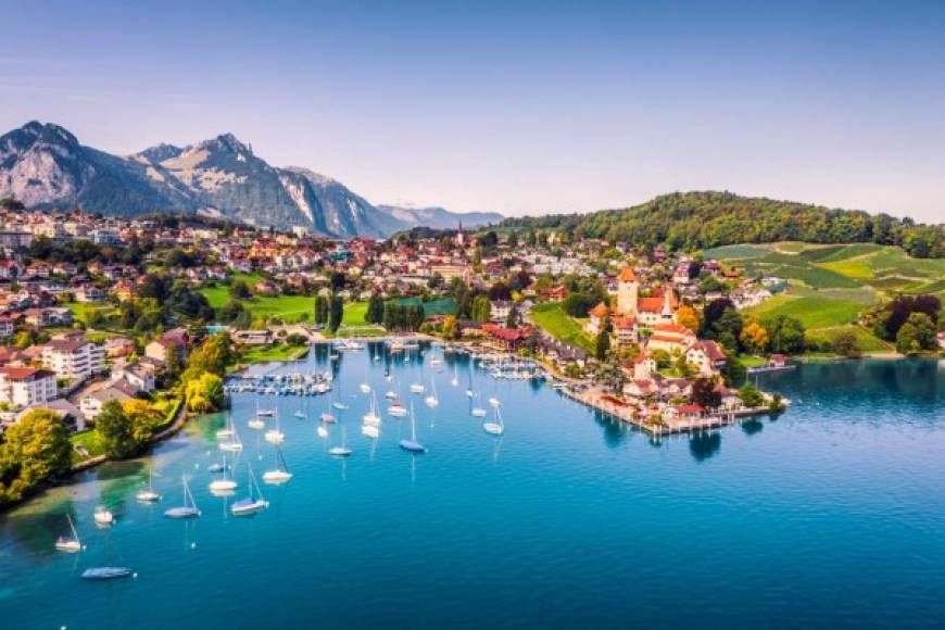 Qué hacer en Suiza: <br/><br/>Spiez es una ciudad y comuna suiza del cantón de Berna, situada en el distrito administrativo de Frutigen-Niedersimmental a orillas del lago de Thun.