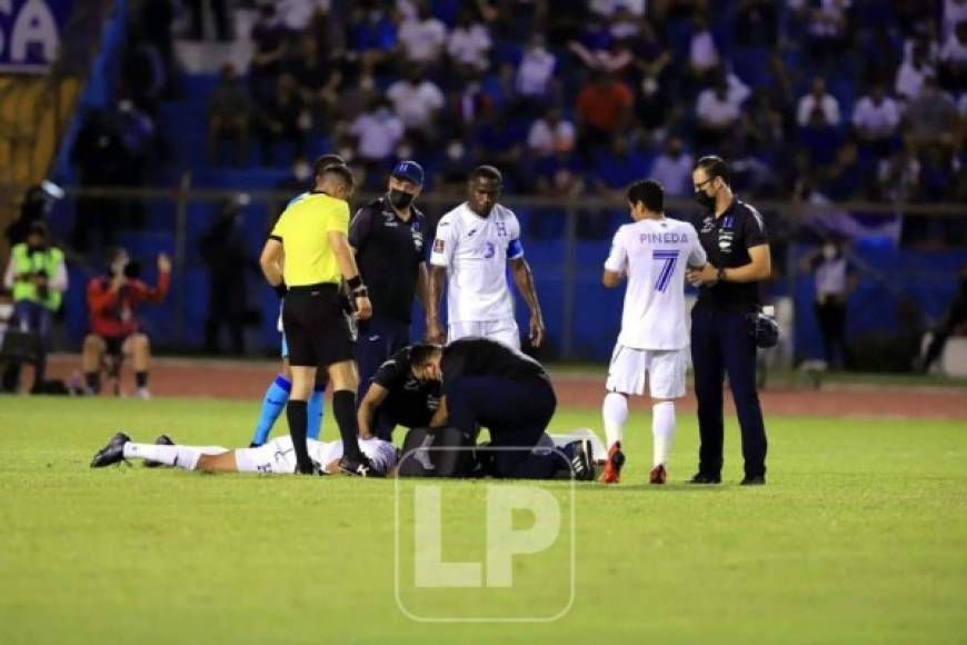 Marcelo Pereira dio el susto tras caer fulminado al césped luego de un fuerte choque con Luis 'Buba' López.