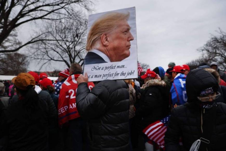 Miles de seguidores de Trump protestan contra el triunfo de Biden en Washington