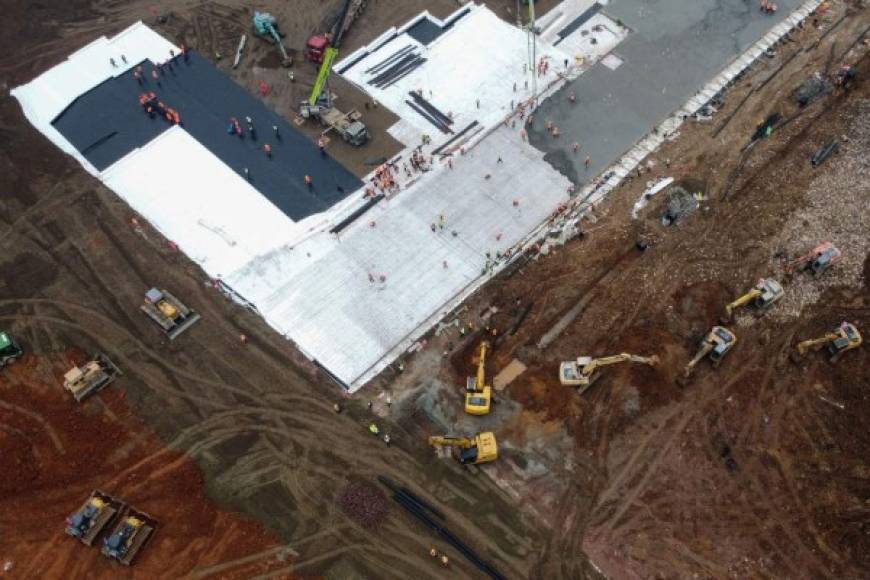 El viernes pasado, las autoridades ordenaron el inicio de la construcción de dos nuevos hospitales, que deben estar terminados antes del 3 de febrero.