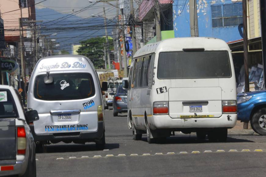 La acongojada hija indicó que el día de la muerte fue un martes, ella estaba en la inauguración de una ferretería donde trabajaba y justo pasó 40 minutos antes en el taller de mecánica previo a ocurrir el crimen. Recién llegaba a casa para almorzar y esperaban a Carlos Andonie con unos tamales de pollo que nunca se pudo comer.